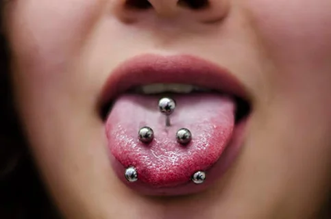 Photo MIRRDO. PIERCINGS