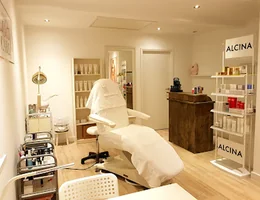 Studio Beauty Care Deborah